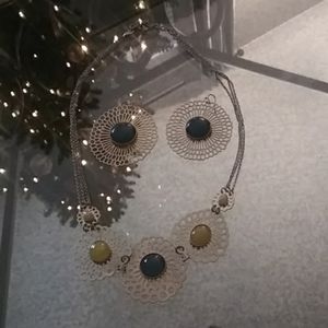 Earring and necklace jewelry set